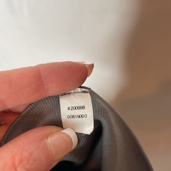 Spanx Look At me Now Camo Grey Seamless Cropped Leggings. Size Lg. - Picture 10 of 10